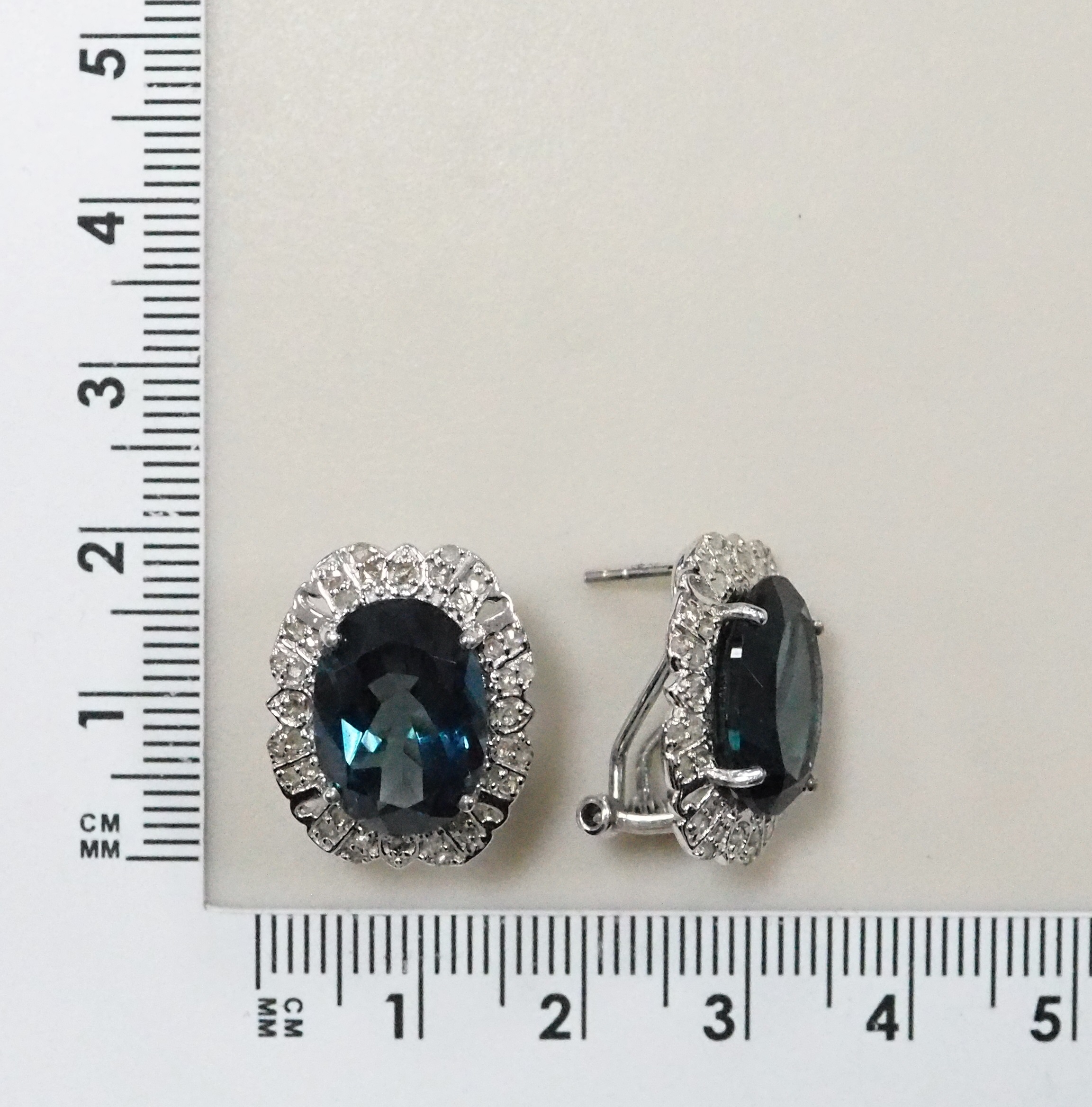 Серебряные серьги 925 пробы; вставки 2 Топаз Лондон 15,16ct; 70 Бр.Кр-17 0,41ct 3/5;